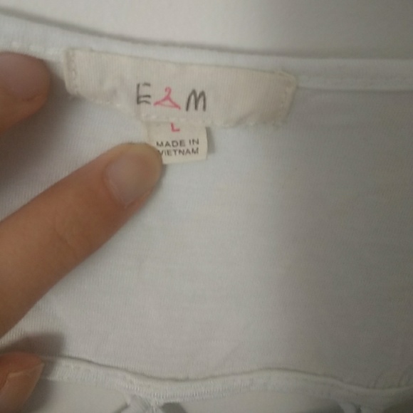 NWOT EM Pineapple Embroidered Criss Cross Back Tee - Picture 3 of 4